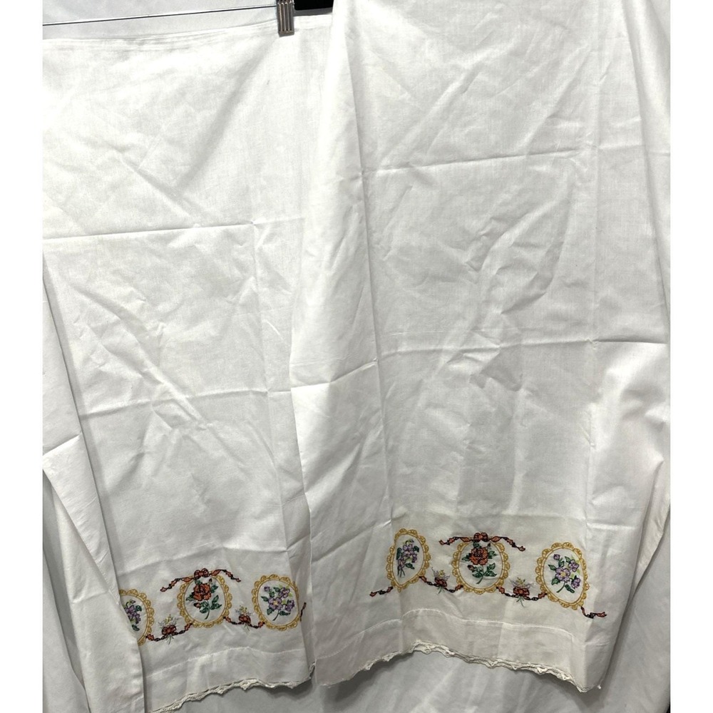 Pair Of Vintage Large 33" x20" White Pillowcases With Flower Embroidery NWOT - Picture 2 of 11